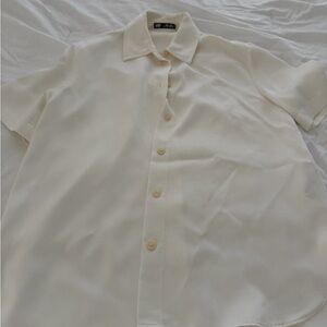 Zara women’s Short Sleeve Button-Down Shirt in Light Cream